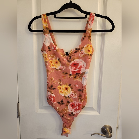 Lulus Tops - NWT Lulu's Floral Bodysuit
